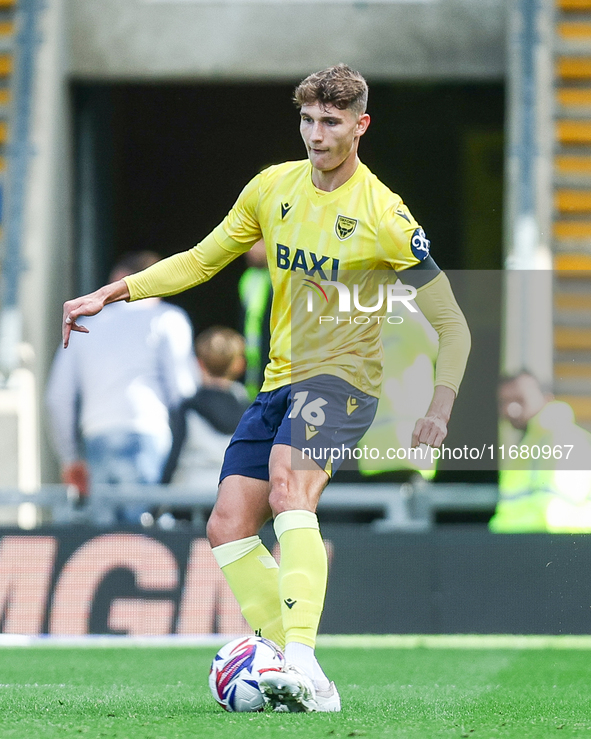 Ben Nelson of Oxford is on the ball during the Sky Bet Championship match between Oxford United and West Bromwich Albion at the Kassam Stadi...