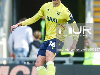 Ben Nelson of Oxford is on the ball during the Sky Bet Championship match between Oxford United and West Bromwich Albion at the Kassam Stadi...