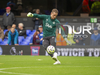 Jordan Pickford of Everton warms up before the Premier League match between Ipswich Town and Everton at Portman Road in Ipswich, England, on...