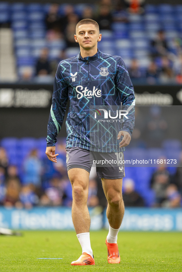 Vitaliy Mykolenko of Everton warms up before the Premier League match between Ipswich Town and Everton at Portman Road in Ipswich, on Octobe...