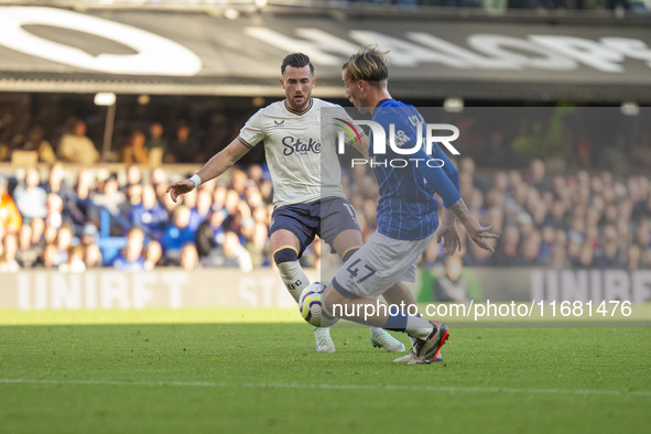 Jack Harrison of Everton challenges Jack Clarke of Ipswich Town within the penalty box during the Premier League match between Ipswich Town...