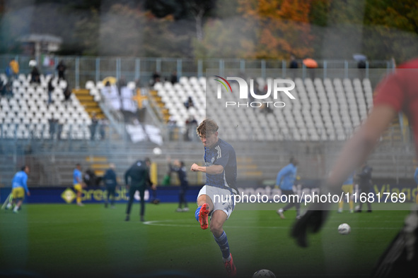 Nico Paz of Calcio Como warms up before the Italian Serie A football match between Calcio Como and Parma Calcio 1913 in Como, Italy, on Octo...