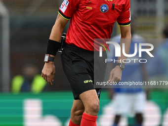 Referee Michael Fabbri gives a red card to Patrick Cutrone of Calcio Como during the Italian Serie A football match between Calcio Como and...