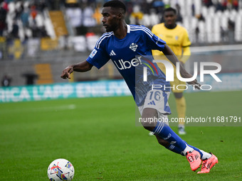 Alieu Fadera of Calcio Como participates in the Italian Serie A football match between Calcio Como and Parma Calcio 1913 at the Giuseppe Sen...