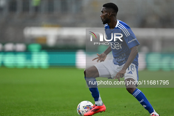 Alieu Fadera of Calcio Como participates in the Italian Serie A football match between Calcio Como and Parma Calcio 1913 at the Giuseppe Sen...