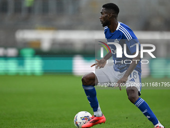 Alieu Fadera of Calcio Como participates in the Italian Serie A football match between Calcio Como and Parma Calcio 1913 at the Giuseppe Sen...