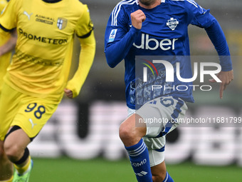 Sergi Roberto of Calcio Como participates in the Italian Serie A football match between Calcio Como and Parma Calcio 1913 at the Giuseppe Se...