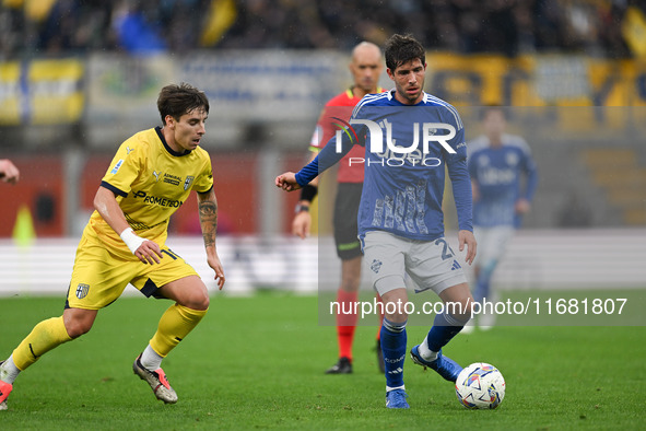 Sergi Roberto of Calcio Como participates in the Italian Serie A football match between Calcio Como and Parma Calcio 1913 at the Giuseppe Se...