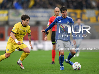 Sergi Roberto of Calcio Como participates in the Italian Serie A football match between Calcio Como and Parma Calcio 1913 at the Giuseppe Se...