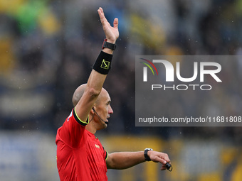 Referee Michael Fabbri is seen during the Italian Serie A football match between Calcio Como and Parma Calcio 1913 in Como, Italy, on Octobe...