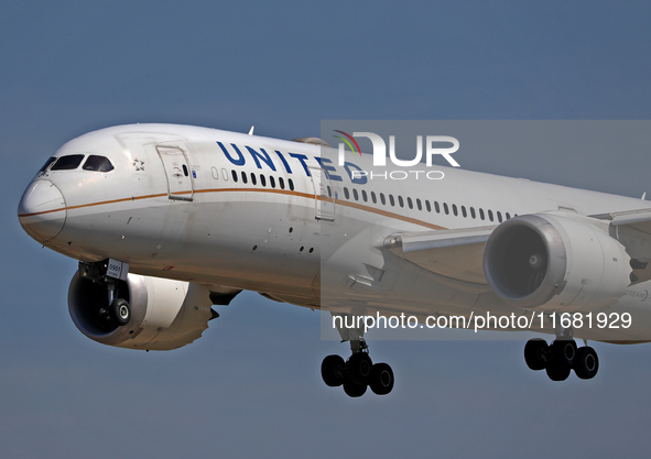 A Boeing 787-8 Dreamliner from United Airlines lands at Barcelona airport in Barcelona, Spain, on September 2, 2024. 