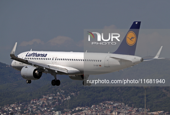 An Airbus A320-271N from Lufthansa lands at Barcelona airport in Barcelona, Spain, on September 2, 2024. 