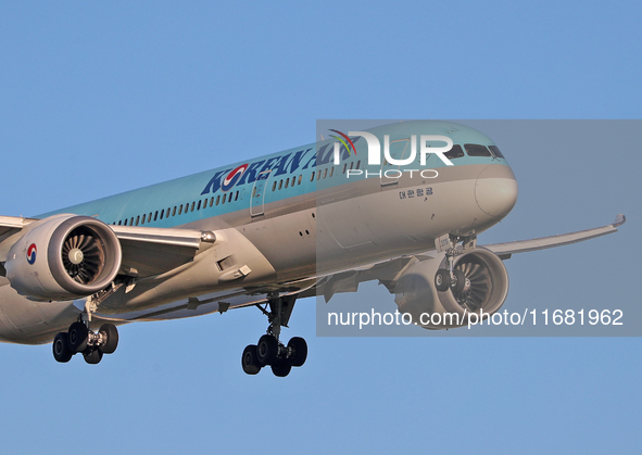 A Boeing 787-9 Dreamliner from Korean Air lands at Barcelona airport in Barcelona, Spain, on September 14, 2024. 