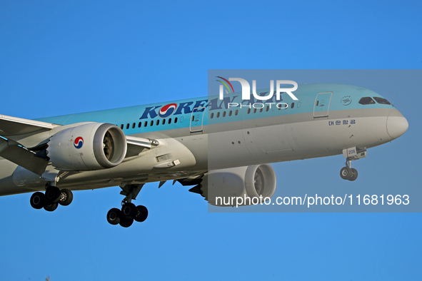 A Boeing 787-9 Dreamliner from Korean Air lands at Barcelona airport in Barcelona, Spain, on September 14, 2024. 