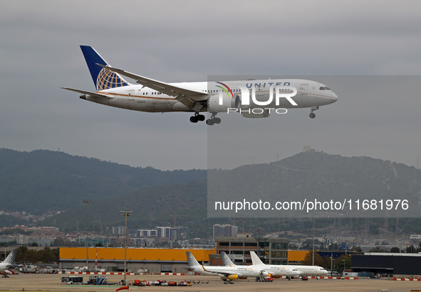 A Boeing 787-8 Dreamliner from United Airlines lands at Barcelona airport in Barcelona, Spain, on October 15, 2024. 