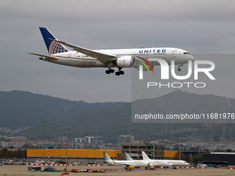 A Boeing 787-8 Dreamliner from United Airlines lands at Barcelona airport in Barcelona, Spain, on October 15, 2024. (