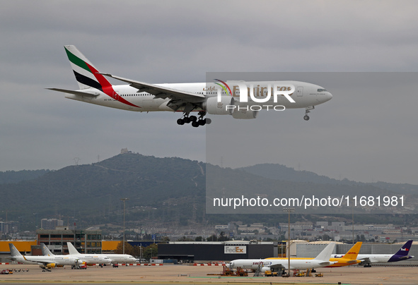 A Boeing 777-21H(LR) from Emirates lands at Barcelona airport in Barcelona, Spain, on October 15, 2024. 