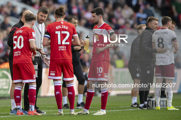 Middlesbrough Manager Michael Carrick discusses tactics with his players during the Sky Bet Championship match between Middlesbrough and Bri...