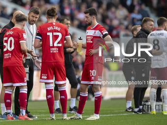 Middlesbrough Manager Michael Carrick discusses tactics with his players during the Sky Bet Championship match between Middlesbrough and Bri...