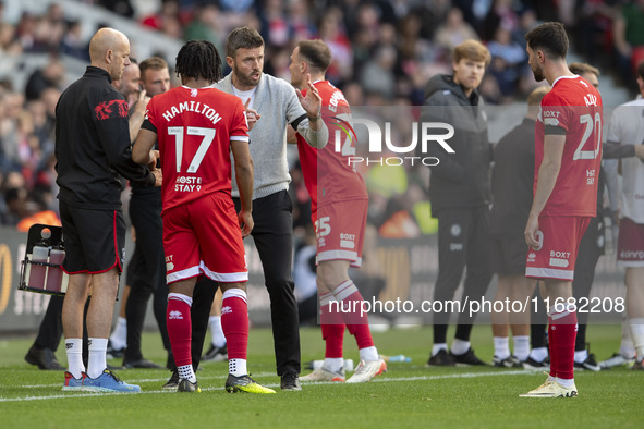 Middlesbrough Manager Michael Carrick discusses tactics with his players during the Sky Bet Championship match between Middlesbrough and Bri...