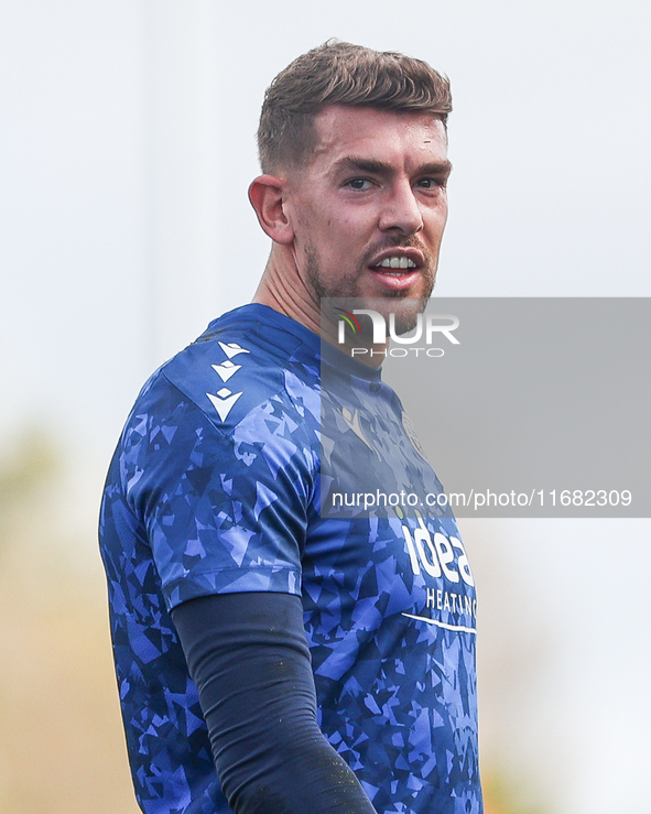 Alex Palmer of WBA warms up during the Sky Bet Championship match between Oxford United and West Bromwich Albion at the Kassam Stadium in Ox...