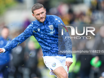 #10, John Swift of WBA warms up during the Sky Bet Championship match between Oxford United and West Bromwich Albion at the Kassam Stadium i...