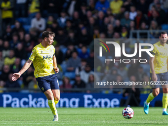 Mark Harris of Oxford passes to his left during the Sky Bet Championship match between Oxford United and West Bromwich Albion at the Kassam...