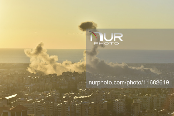 Black smoke billows from Beirut's southern suburb following heavy Israeli air raids on the pro-Iranian Hezbollah stronghold in Beirut, Leban...