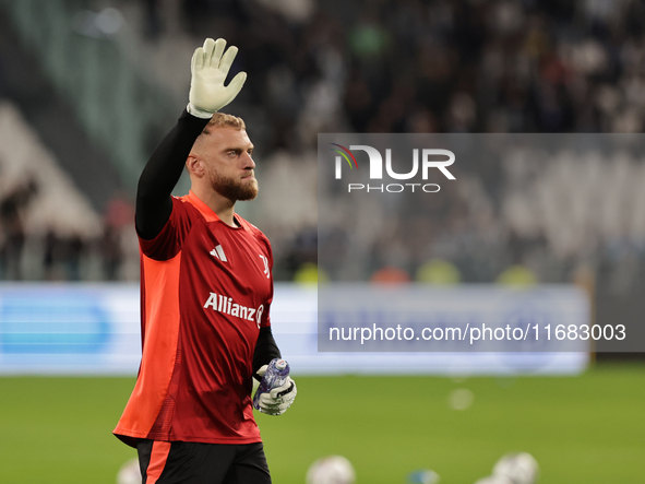 Michele Di Gregorio participates in the Serie A 2024-2025 match between Juventus and Lazio in Turin, Italy, on October 19, 2024 