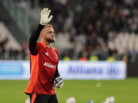 Michele Di Gregorio participates in the Serie A 2024-2025 match between Juventus and Lazio in Turin, Italy, on October 19, 2024 (