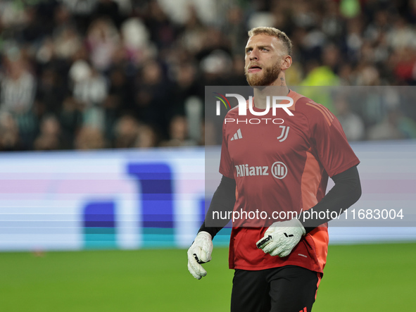 Michele Di Gregorio participates in the Serie A 2024-2025 match between Juventus and Lazio in Turin, Italy, on October 19, 2024 