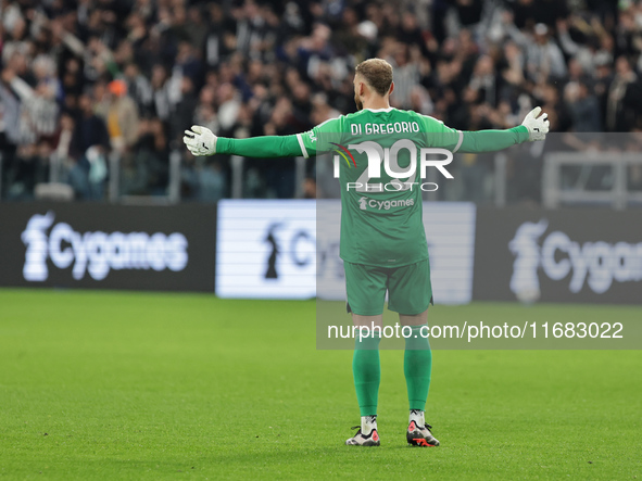 Michele Di Gregorio participates in the Serie A 2024-2025 match between Juventus and Lazio in Turin, Italy, on October 19, 2024 