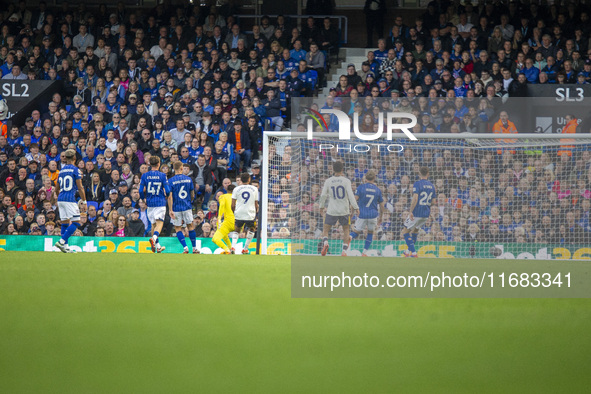 Michael Keane of Everton makes it 2-0 during the Premier League match between Ipswich Town and Everton at Portman Road in Ipswich, on Octobe...