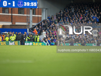 Michael Keane of Everton celebrates with teammates after making it 2-0 during the Premier League match between Ipswich Town and Everton at P...