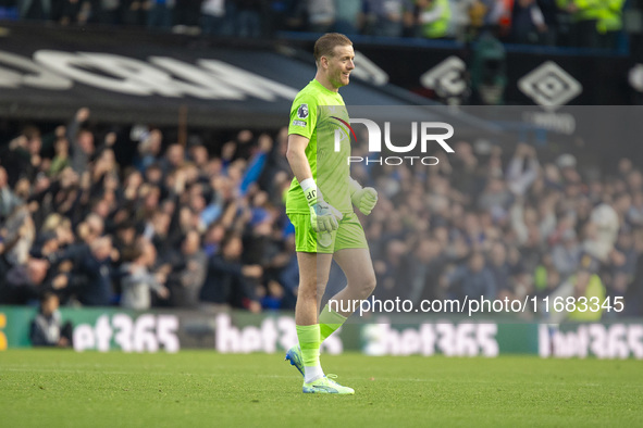 Jordan Pickford of Everton celebrates going 2-0 up during the Premier League match between Ipswich Town and Everton at Portman Road in Ipswi...