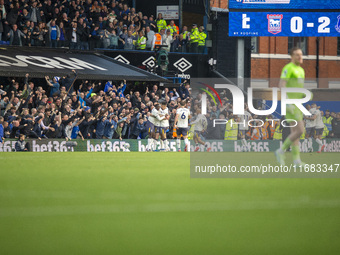 Michael Keane of Everton celebrates with teammates after making it 2-0 during the Premier League match between Ipswich Town and Everton at P...