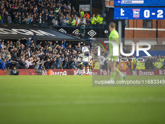 Michael Keane of Everton celebrates with teammates after making it 2-0 during the Premier League match between Ipswich Town and Everton at P...