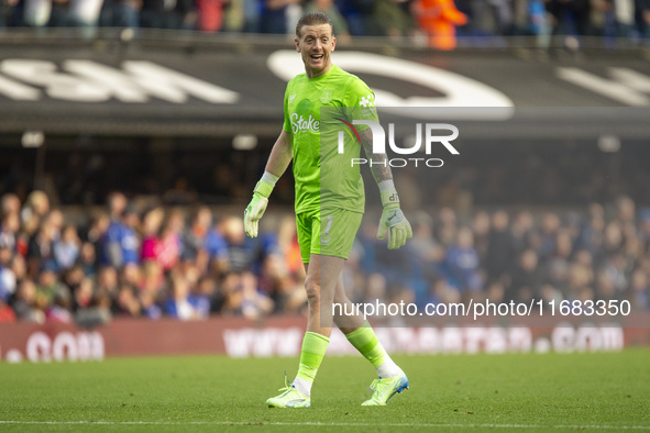 Jordan Pickford of Everton celebrates going 2-0 up during the Premier League match between Ipswich Town and Everton at Portman Road in Ipswi...