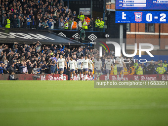 Michael Keane of Everton celebrates with teammates after making it 2-0 during the Premier League match between Ipswich Town and Everton at P...