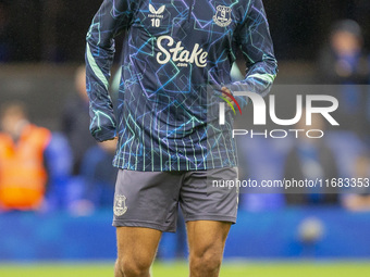 Iliman Ndiaye of Everton warms up before the Premier League match between Ipswich Town and Everton at Portman Road in Ipswich, on October 19...