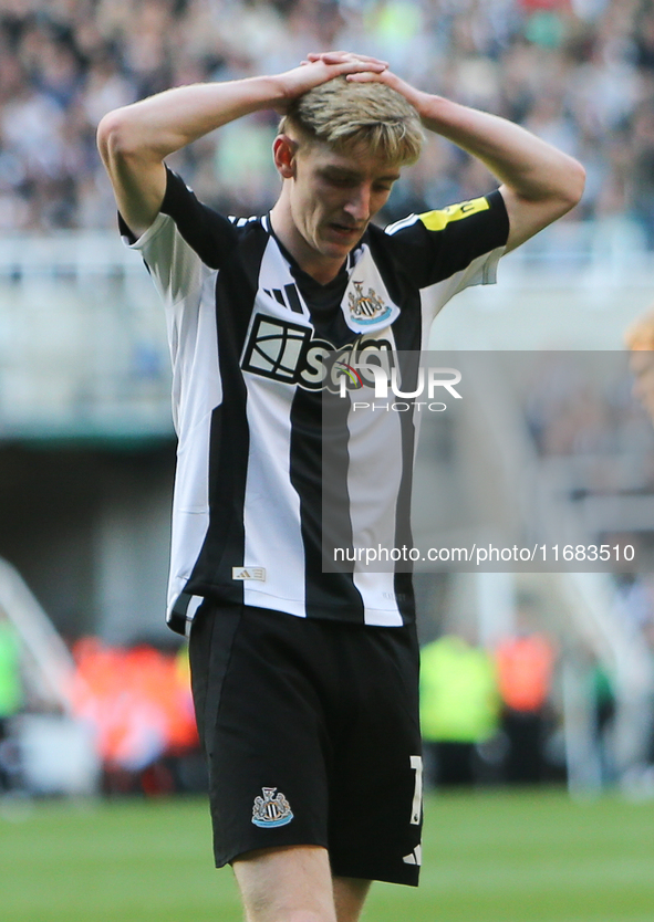 Anthony Gordon of Newcastle United shows dejection during the Premier League match between Newcastle United and Brighton and Hove Albion at...