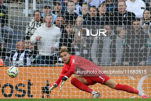 Brighton and Hove Albion goalkeeper Bart Verbruggen dives to make a save during the Premier League match between Newcastle United and Bright...