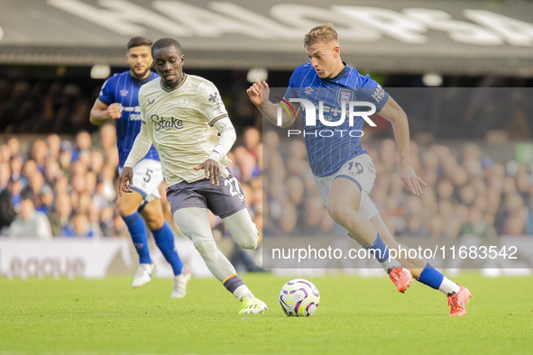 Idrissa Gueye of Everton competes with Liam Delap of Ipswich Town for the ball during the Premier League match between Ipswich Town and Ever...