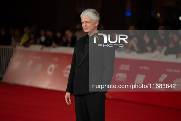 Fabrizio Bentivoglio attends the ''Eterno Visionario'' red carpet during the 19th Rome Film Festival at Auditorium Parco Della Musica in Rom...