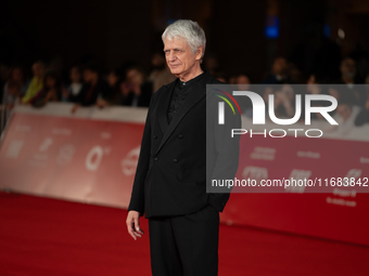 Fabrizio Bentivoglio attends the ''Eterno Visionario'' red carpet during the 19th Rome Film Festival at Auditorium Parco Della Musica in Rom...