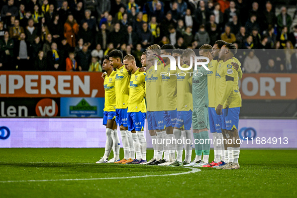 One minute of silence commemorates Johan Neeskens, who passed away, during the match between RKC and Twente at the Mandemakers Stadium in Wa...