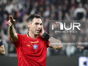 Referee Juan Luca Sacchi listens to the VAR during the Serie A football match number 8, Juventus vs. Lazio, at the Allianz Stadium in Turin,...