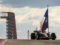 Oscar Piastri of Australia drives the (81) McLaren F1 Team MCL38 Mercedes during the qualifying for the Formula 1 Pirelli United States Gran...