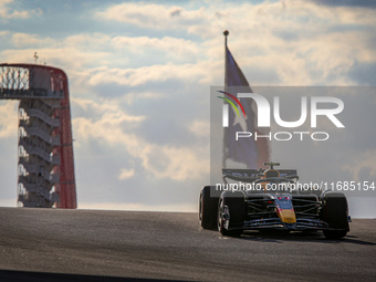 Sergio Perez of Mexico drives the (11) Oracle Red Bull Racing RB20 Honda RBPT during the qualifying for the Formula 1 Pirelli United States...