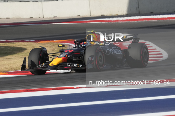 Sergio Perez of Mexico drives the (11) Oracle Red Bull Racing RB20 Honda RBPT during the qualifying for the Formula 1 Pirelli United States...